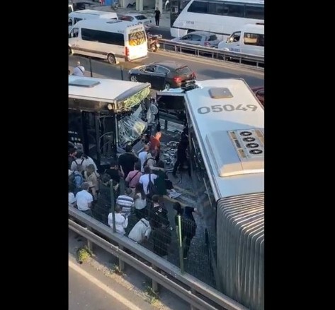 İstanbul Avcılar'da metrobüs kazası! Yaralılar var